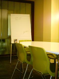20070409175822-aula-conversacion.jpg